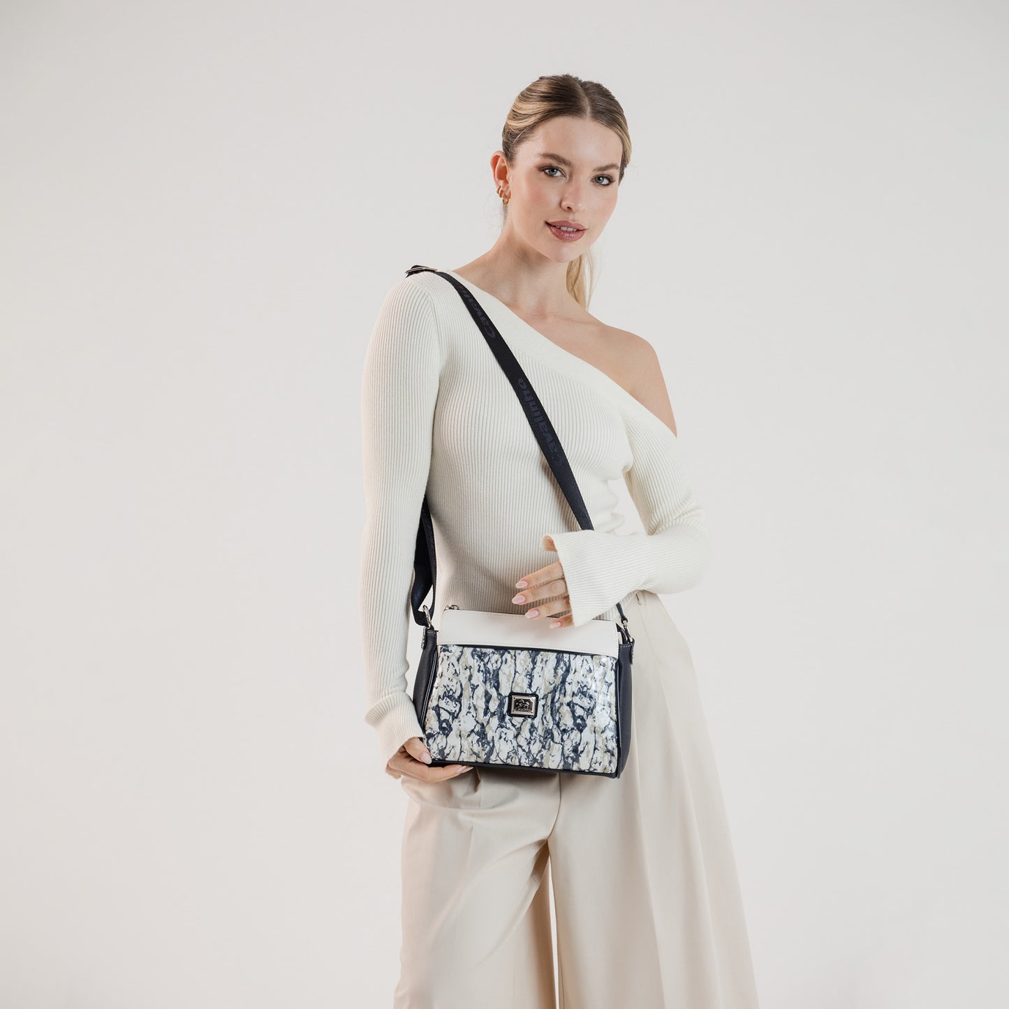 Cavalinho Acqua Marine Crossbody Bag for Women SKU 16120344.22.99. #color_navy / white